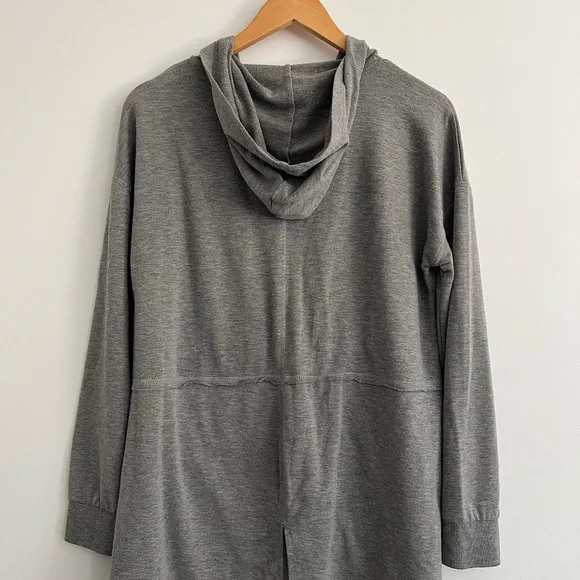 like new ! grey Cable & Gauge sweater / cardigan / pullover - Picture 2 of 6